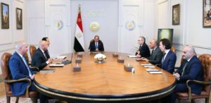الرئيس السيسي يجتمع مع رئيس مجلس إدارة شركة "ألستوم الفرنسية
