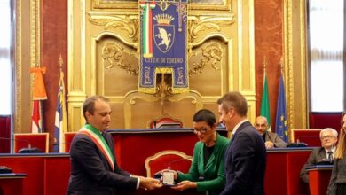 مدينة تورينو تكرم مدير المتحف المصري