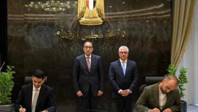 مدبولي يشهد توقيع عقد مشروع بين شركة سيراج الصناعية وشركة «VESRA – Honeywell»