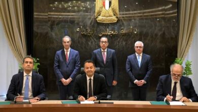 رئيس الوزراء يشهد توقيع عقد حق انتفاع بالأرض لصالح 'انترو القابضة' بمنطقة السخنة الصناعية