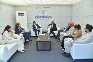 وزير الاستثمار يلتقى الرئيس التنفيذي لهيئة موانئ دبي العالمية