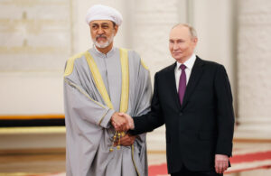 سلطان عمان يؤكد حرص بلاده على تطوير علاقات مميزة ومفيدة مع روسيا