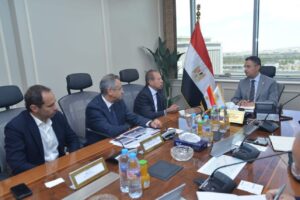 وزير التموين يتابع مع شركة أوراسكوم للإنشاءات الموقف التنفيذي لإنشاء المخزن الاستراتيجي بالفيوم