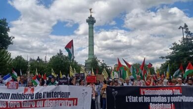 مظاهرة حاشدة في باريس ضد تصاعد الإسلاموفوبيا وتكريما للشاب الذي قُتل طعنا داخل مسجد جنوبي فرنسا