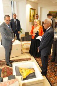 وزير الخارجية.. يشارك في إجراءات لجنة تسلم الأثار المشكلة من وزارة الخارجية ووزارة والأثار