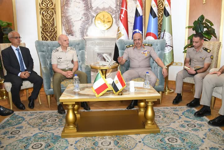الفريق أحمد خليفة رئيس أركان حرب القوات المسلحة يلتقى رئيس هيئة الأركان المشتركة الإيطالية