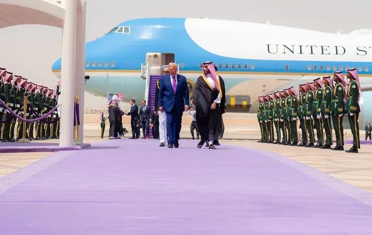 الرئيس الأمريكي دونالد ترمب يصل إلى الأراضي السعودية