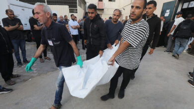 مقتل وإصابة عشرات الأشخاص بنيران قوات الاحتلال قرب نقطة توزيع المساعدات في رفح