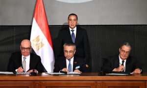 رئيس الوزراء يشهد توقيع عقد شراكة لإطلاق مدينة "جريان" مع عددٍ من كبار شركات التطوير العقاري