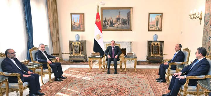 الرئيس المصري عبظالفتاح السيسي يستقبل وزير خارجية إيران
