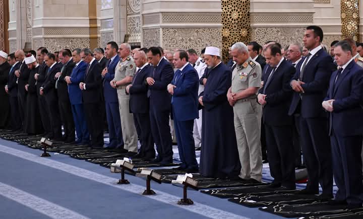 الرئيس عبد الفتاح السيسي أدى صلاة عيد الأضحى بمسجد مصر