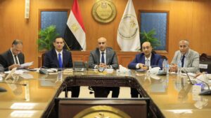 وزير التربية والتعليم يتابع امتحانات الثانوية العامة من خلال غرفة العمليات المركزية 
