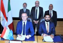 وزير الطيران والسفير الإيطالي يشهدان توقيع بروتوكول تعاون استراتيجي 