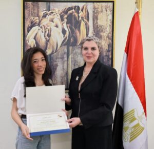 جامعة القاهرة تحتفي بتكريم طالبات قسم اللغة الاسبانية من هيئة النيابة الإدارية 

