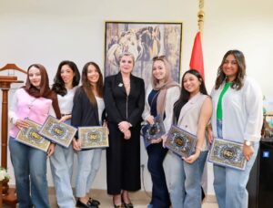 جامعة القاهرة تحتفي بتكريم طالبات قسم اللغة الاسبانية من هيئة النيابة الإدارية 

