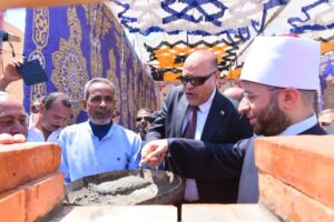 وزيرا الأوقاف والعمل يضعان حجر الأساس لبناء مسجد برأس غارب