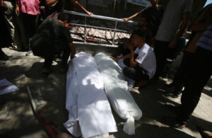 مجزرة جديدة بقصف مسيرة إسرائيلية خيمة تؤوي نازحين في جنوب غزة