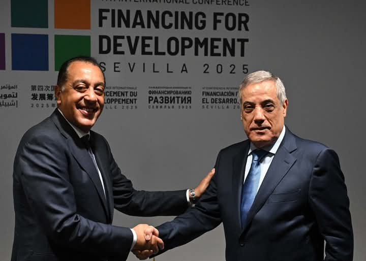 رئيس الوزراء ونظيره الجزائري يبحثان حجم التبادل التجاري بين البلدين