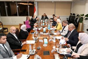 وزير الإسكان يتابع مبادرتي "بيتك في مصر" و"بيت الوطن" للمصريين بالخارج