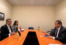 وزير التموين يبحث مع وزير التجارة في موريشيوس فرص التعاون لتوريد السلع الأساسية 