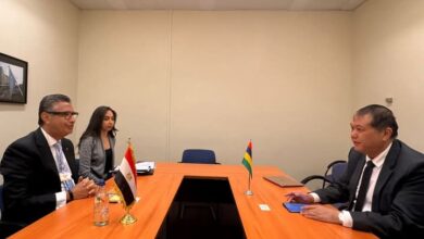 وزير التموين يبحث مع وزير التجارة في موريشيوس فرص التعاون لتوريد السلع الأساسية 