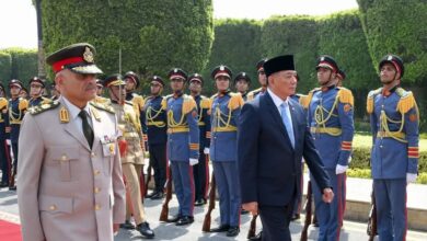الفريق أول عبدالمجيد صقر القائد العام للقوات المسلحة يلتقي وزير الدفاع الإندونيسى
