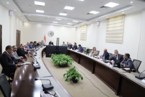 وزير التعليم العالي يعقد اجتماعًا مع ممثلي مؤسسة كلاريفيت لتعزيز التعاون المشترك