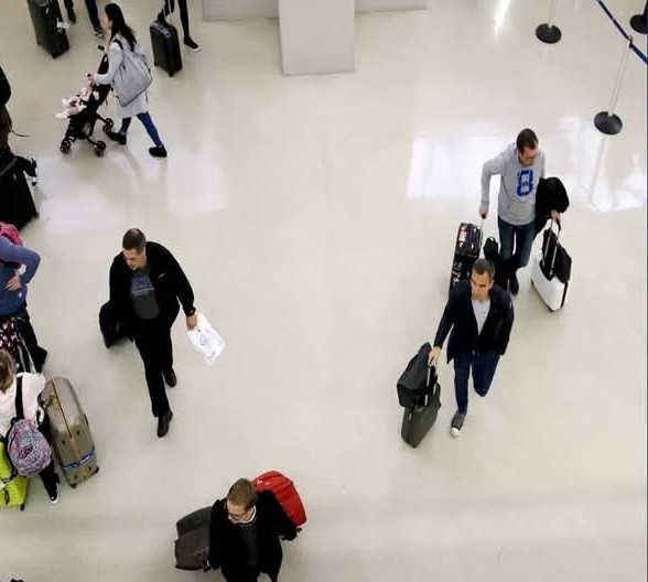 المفوضية الأوروبية" تقترح زيادة رسوم الدخول لزائري الفترات قصيرة المعفيين من التأشيرة