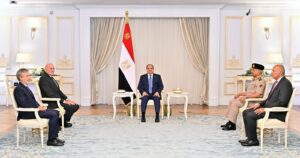 الرئيس السيسي يستقبل وزير الدفاع الإيطالي بحضور الفريق عبدالمجيد صقر