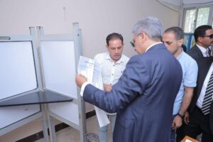 وزير السياحة يدلي بصوته في انتخابات مجلس الشيوخ.. ويؤكد: المشاركة واجب وطني