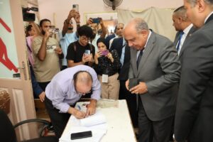 وزير الكهرباء يدلي بصوته في انتخابات «الشيوخ» بمدرسة المنارة بمدينة نصر