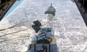مصر تواصل أعمال الإسقاط الجوى للمساعدات الإنسانية على قطاع غزة 