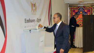 وزير الخارجية يُدلي بصوته في انتخابات مجلس الشيوخ من مقر السفارة المصرية بواشنطن