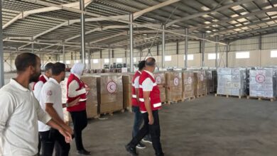 المديرة التنفيذية للهلال الأحمر المصري تتفقد العمل بالمراكز اللوجستية للجمعية بالعريش