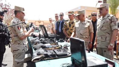  وزير الدفاع يلتقي بعدد من مقاتلي القوات الخاصة من المظلات والصاعقة