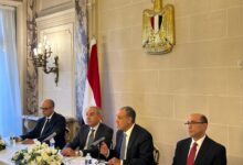 وزير الخارجية يناقش سبل تلبية احتياجات ومقترحات الجالية المصرية بفرنسا