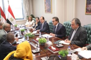  ووزير الصحة يبحث مع نظيره السوداني تعزيز التعاون الصحي ودعم الشعب السوداني

