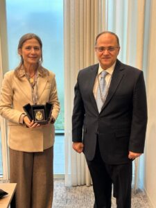 رئيس هيئة الدواء المصرية يبحث سبل التعاون مع وكالة الأدوية الإسبانية