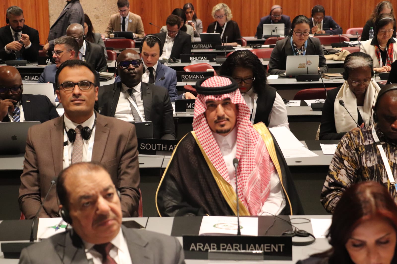 البرلمان العربي: حماية الأطفال من التبني غير القانوني يجب أن تكون جزءًا رئيسيًا من الاستراتيجيات الوطنية لحقوق الإنسان