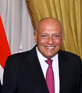 الإعلان عن التتويج بوسام الشمس المشرقة
لوزير الخارجية السابق سامح حسن شكري سليم، ووزير المالية السابق الدكتور محمد معيط
サーメハ・ハッサン・シュクリ・セリーム元外相、ムハンマド・マイート元財務相に対する勲章の発令