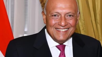 الإعلان عن التتويج بوسام الشمس المشرقة لوزير الخارجية السابق سامح حسن شكري سليم، ووزير المالية السابق الدكتور محمد معيط サーメハ・ハッサン・シュクリ・セリーム元外相、ムハンマド・マイート元財務相に対する勲章の発令