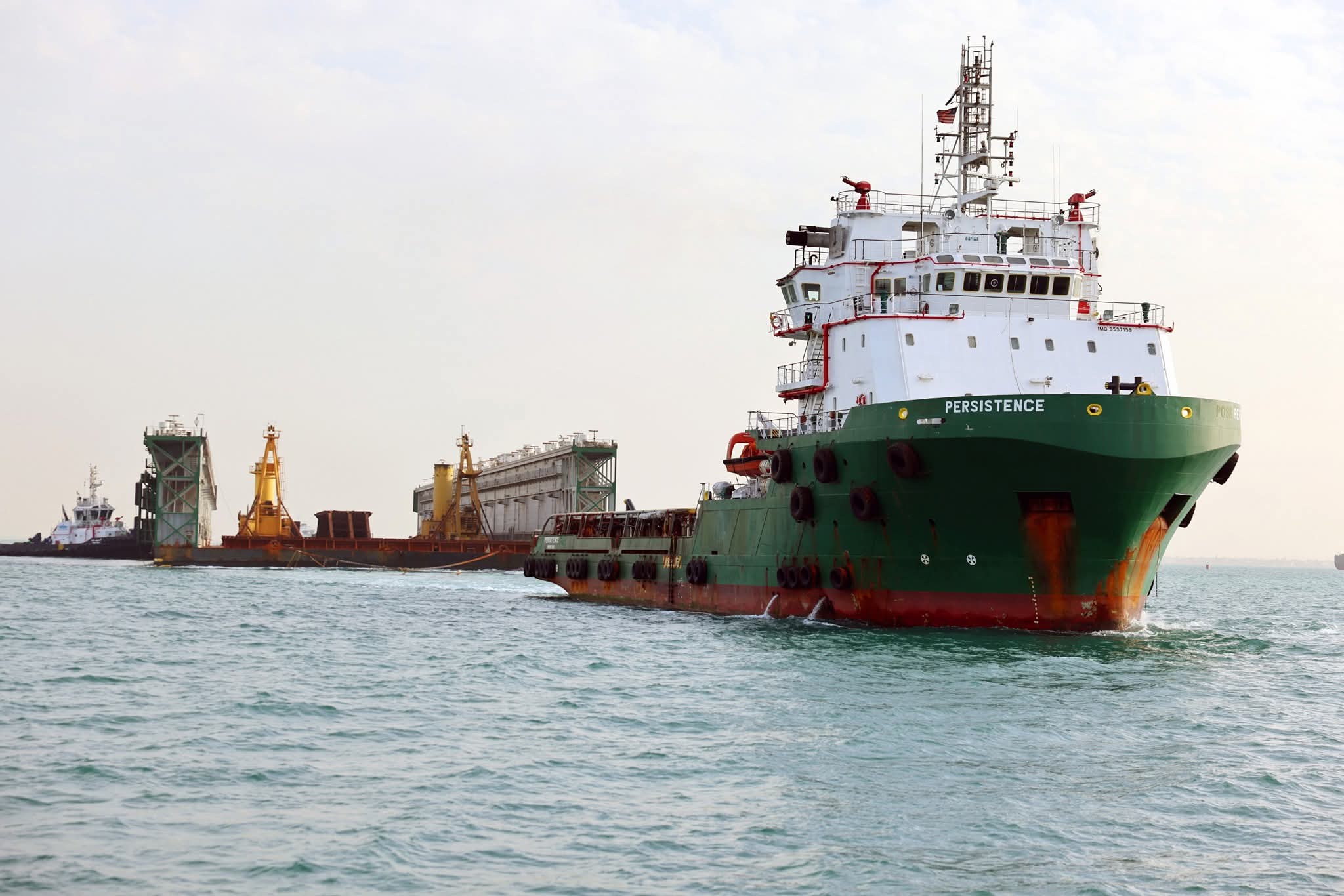 نجاح عملية عبور الحوض العائم