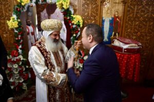 بسام راضي ينقل تهنئة الرئيس السيسي للجالية القبطية فى ايطاليا