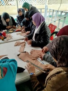 "الشباب والرياضة " تطلق فعاليات اليوم الأول لورشة تعليم صناعة الجلود الطبيعية بمركز شباب العمراوي بالإسكندرية