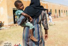السودان.. العنف يفاقم معاناة المدنيين ويدفع الآلاف إلى النزوح